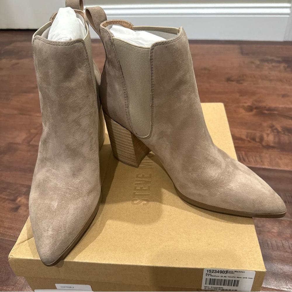 Steve Madden Suede boots size 9.5
